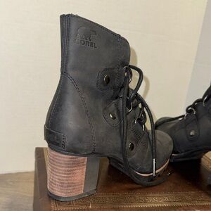 Sorel Addington Black Lace-Up Leather Ankle Boots with Stacked Heel